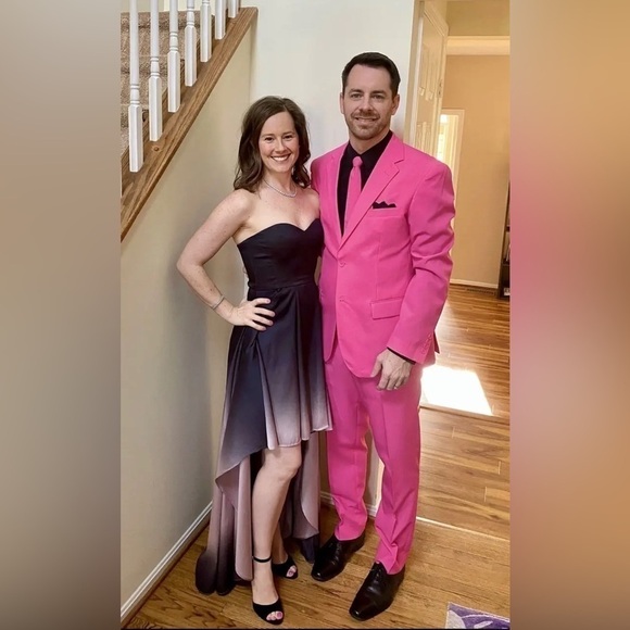 Badgley Mischka
Black Ombre High Low Gown size 2 EUC - Picture 5 of 11